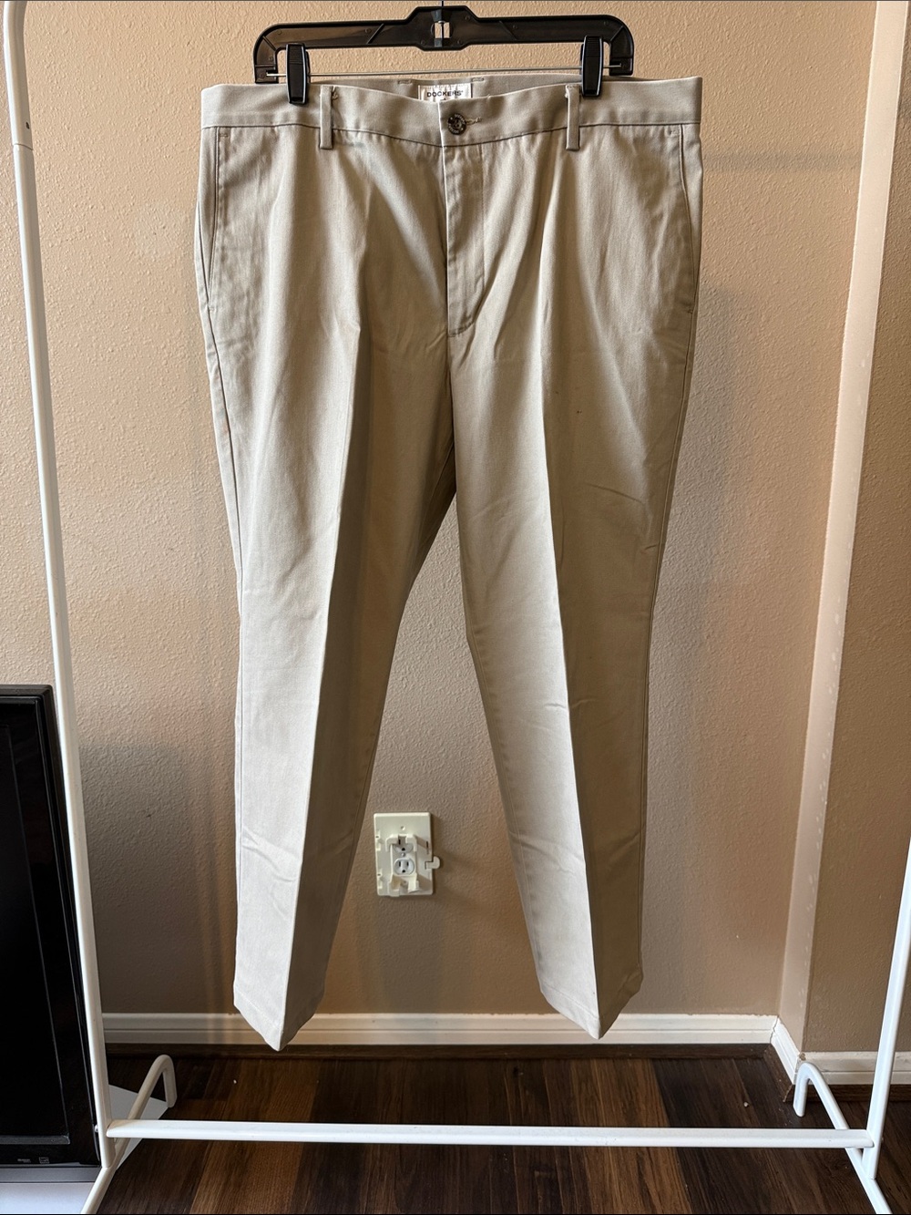 Dockers Men's Chinos in Light Tan
